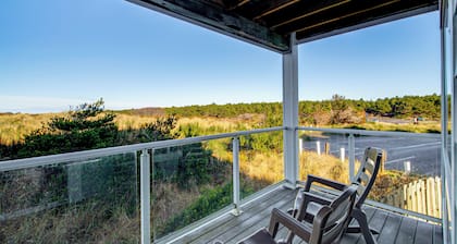 Beach Access & Community Perks! Westport Hideaway