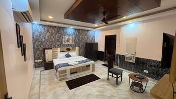 Superior Room | Desk, free WiFi