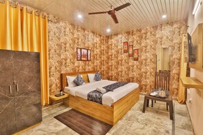 Classic Room | Desk, free WiFi, bed sheets - Hotel Kasol Heritage (Lucknow)