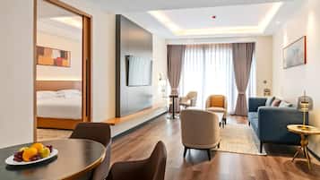 Escritorio y espacio para trabajar con laptop