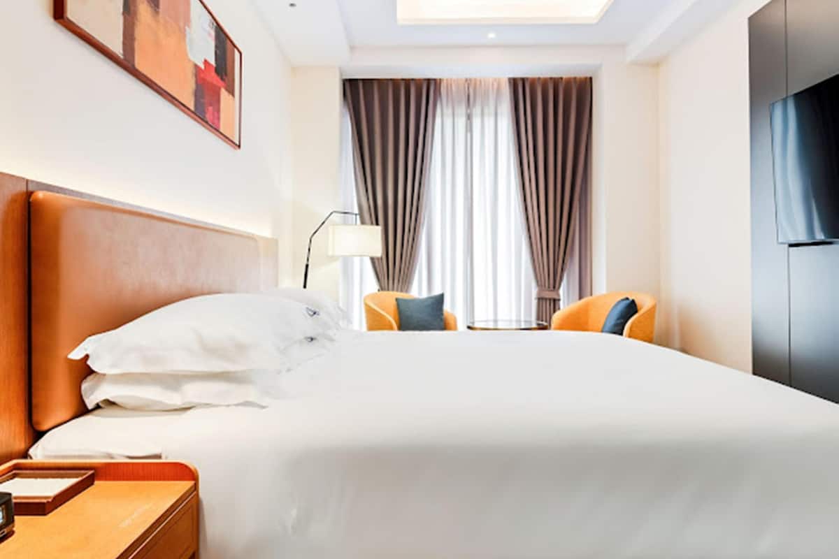 Escritorio y espacio para trabajar con laptop