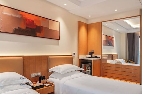 Standard Twin Room | Desk, laptop workspace, soundproofing, iron/ironing board