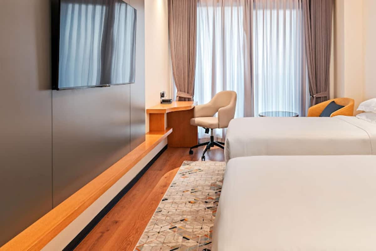 Escritorio y espacio para trabajar con laptop