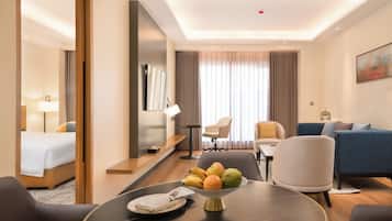 Suite, 1 cama matrimonial | Escritorio, espacio para trabajar con laptop y insonorización