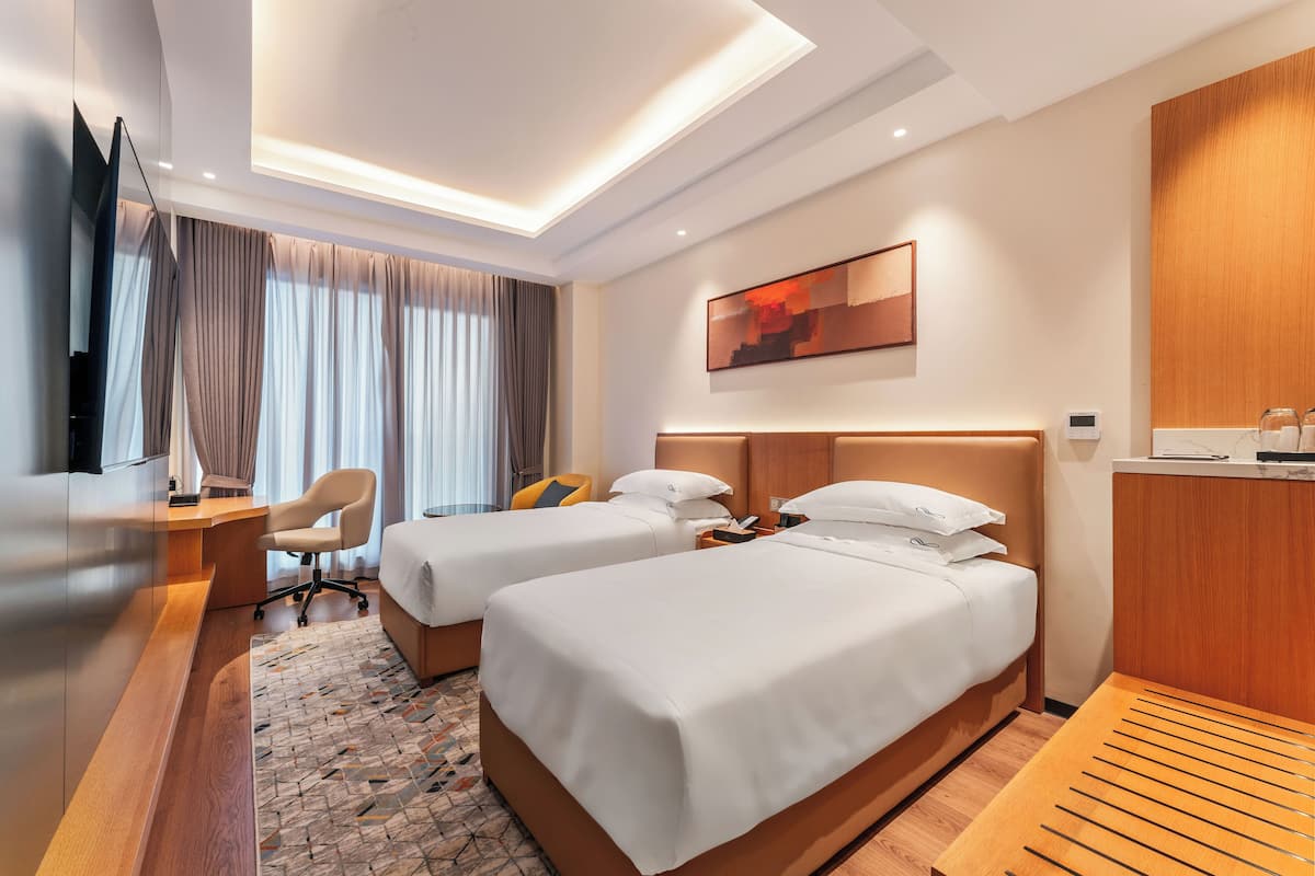 Escritorio y espacio para trabajar con laptop