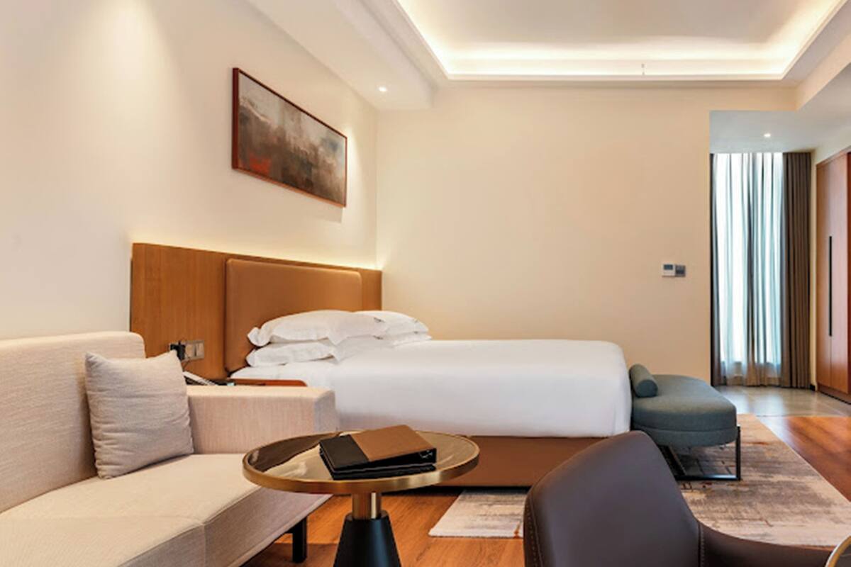 تجهيزات عازلة للصوت ومكواة/لوح كي وواي فاي مجانًا