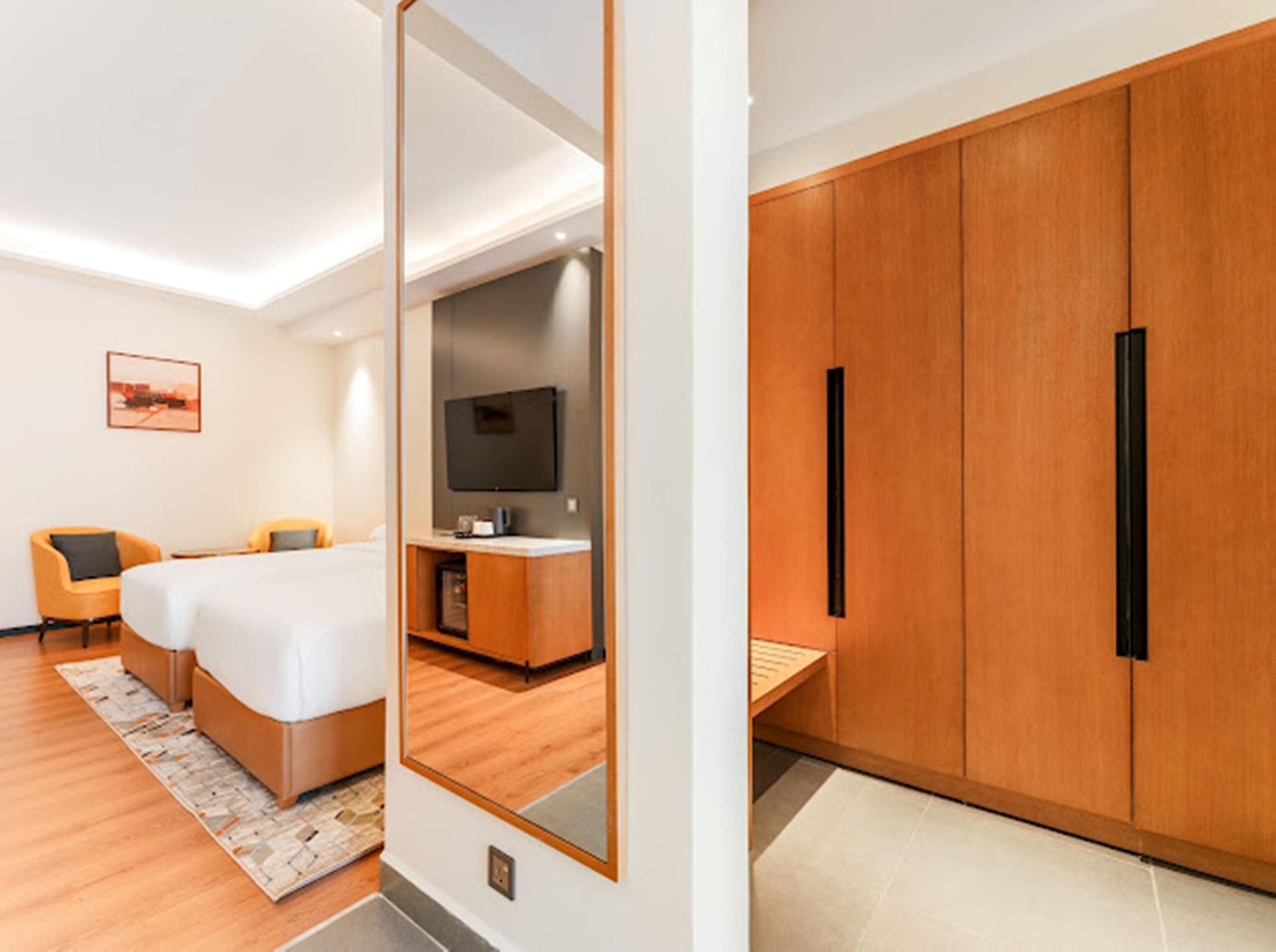 高級客房, 1 張標準雙人床 | 書桌、筆電工作空間、隔音、熨斗/熨衣板