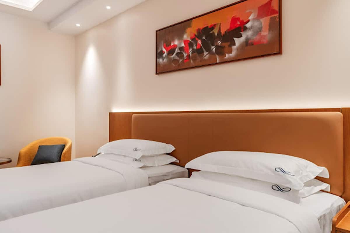 Escritorio y espacio para trabajar con laptop