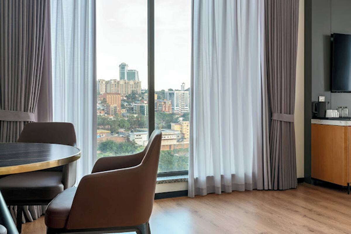 تجهيزات عازلة للصوت ومكواة/لوح كي وواي فاي مجانًا