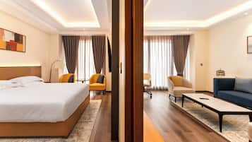 Escrivaninha, espaço de trabalho para notebook, quartos à prova de som