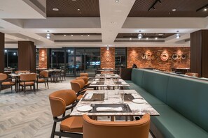 Restaurant - Bamus Sarovar Portico Kampala (Kampala)