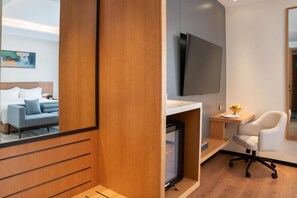 Desk, laptop workspace, soundproofing, iron/ironing board - Bamus Sarovar Portico Kampala (Kampala)