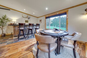 Dining - Fire Pit, Chic Deck! Family-Friendly Puyallup Home (Puyallup)
