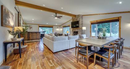 Fire Pit, Chic Deck! Family-Friendly Puyallup Home