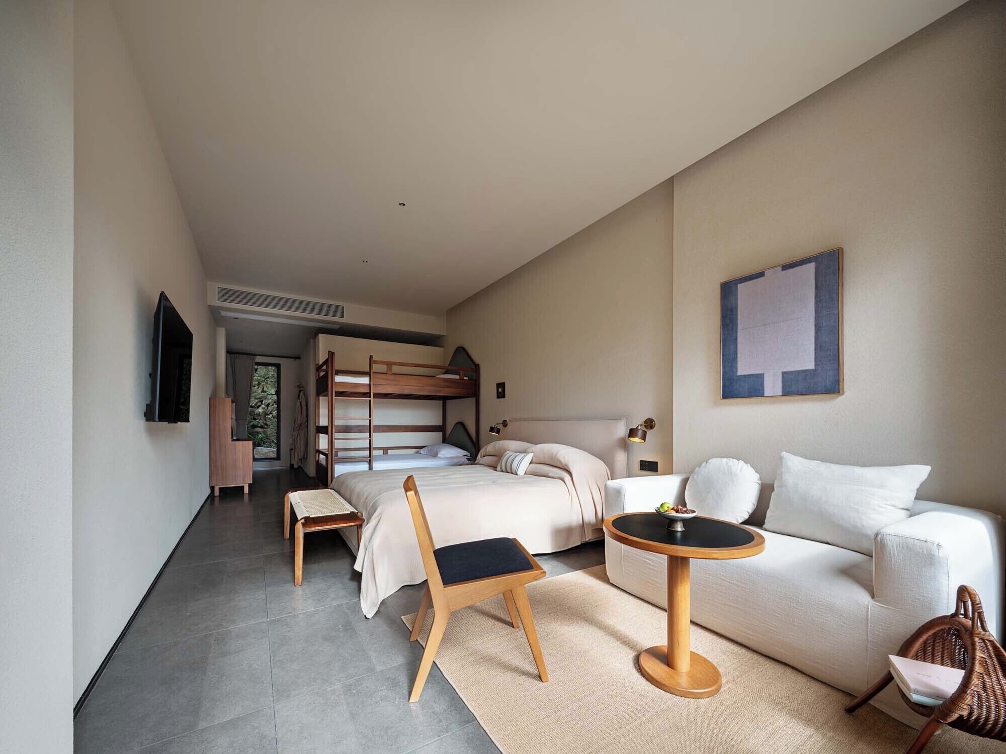 Seniorisviitti, vuoristonäköala | Minibaari, yksilöllisesti sisustettu, yksilöllisesti kalustettu