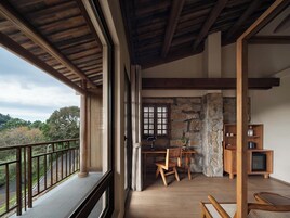 Luxury Double Room, Balcony, Mountain View | Living room