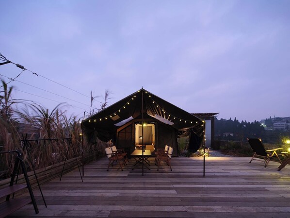 Suite Luxe, patio, vue montagne | Extérieur