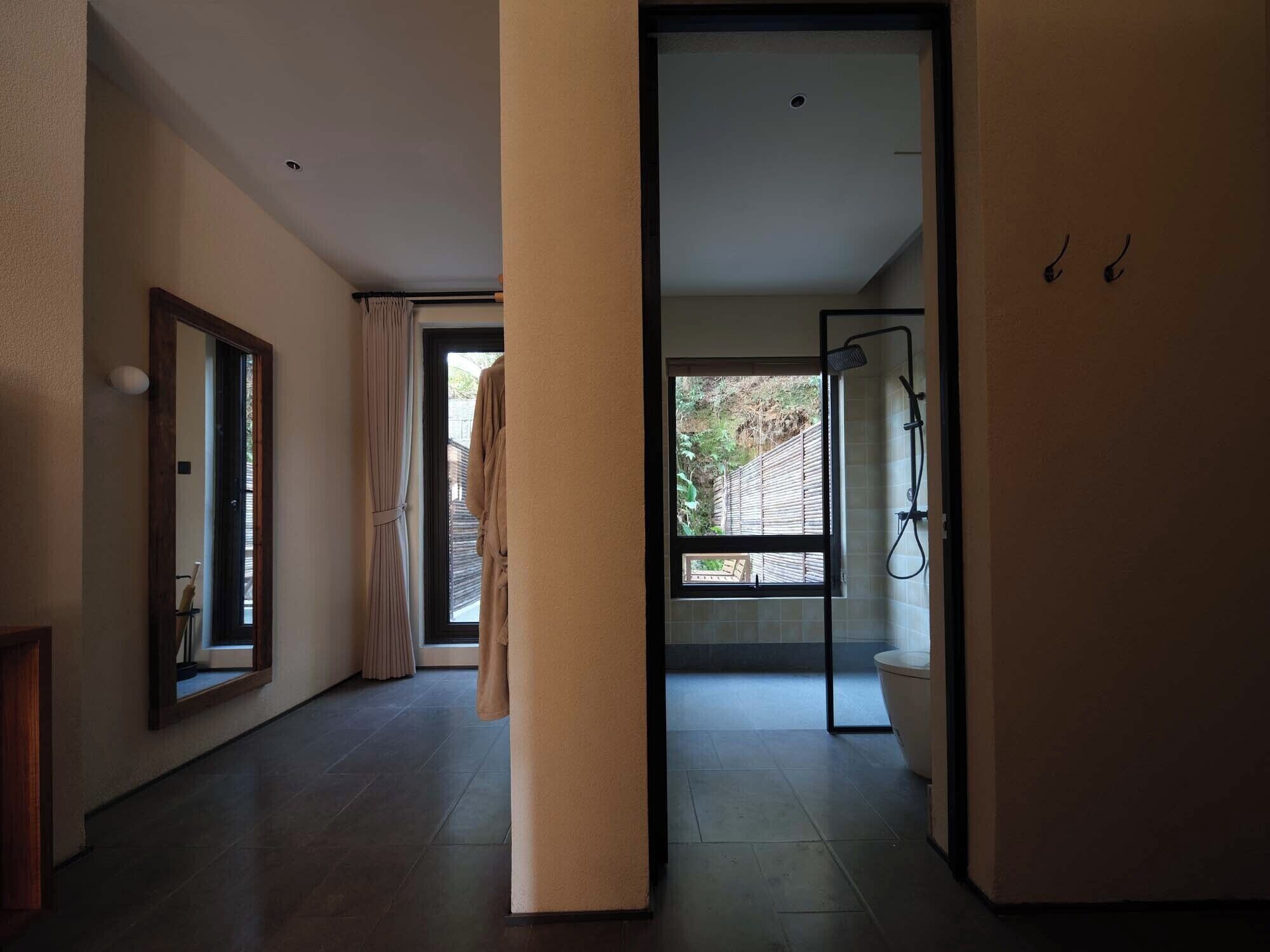 Minibaari, yksilöllisesti sisustettu, yksilöllisesti kalustettu