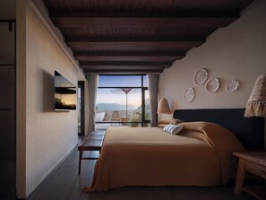 Habitación doble clÔsica, patio, vista a la colina | Minibar, decoración personalizada, muebles diferentes y insonorización
