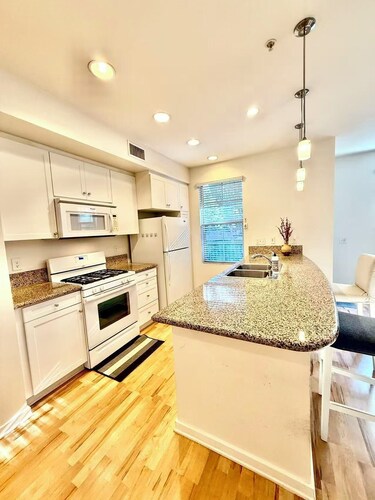 Lovely 1BR Apartment Near Woodbury Town Center