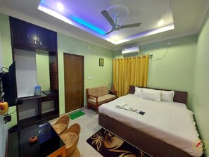 Deluxe Double Room, Balcony, Garden View | Desk, free WiFi - Hotel Aayes & Resort (Bolpur)