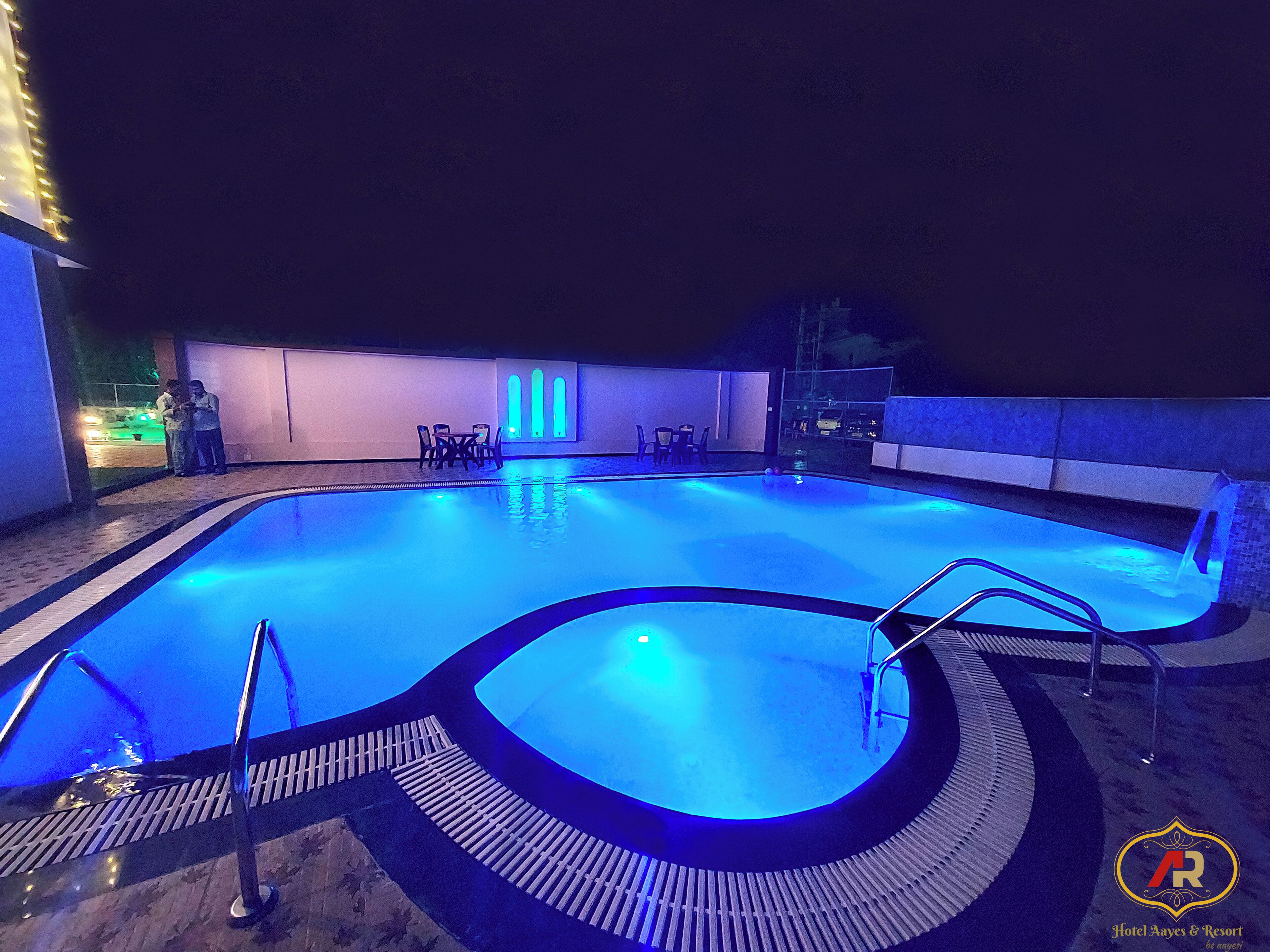 14 outdoor pools
