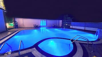 14 outdoor pools