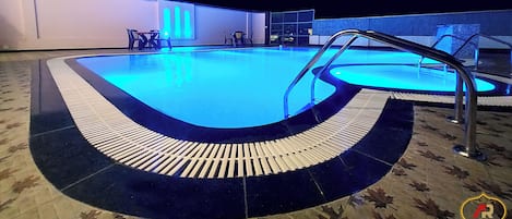 14 outdoor pools