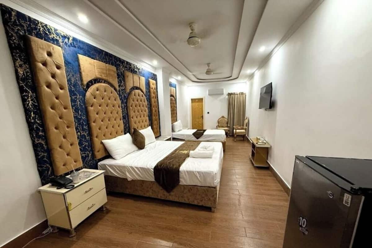 Deluxe Triple Room, City View