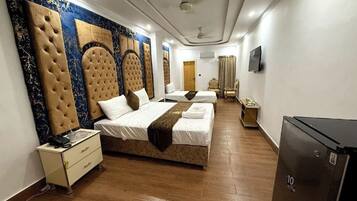 Deluxe Triple Room, City View