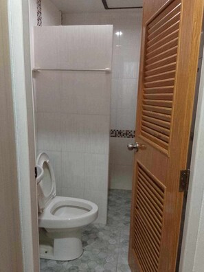 Basic Single Room, Garden View | In-room safe