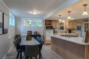 Private kitchen - 2 Mi to Downtown: 4BR Country Home Near K-State (Manhattan)