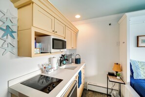 Fridge, microwave, dishwasher, coffee/tea maker - Prime Walkable Location! Ocean City Studio (Ocean City)