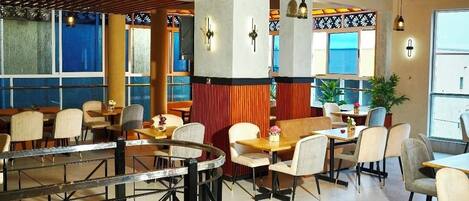 Chambre Double Luxe, vue ville | Cuisine privée | Réfrigérateur, micro-ondes, four