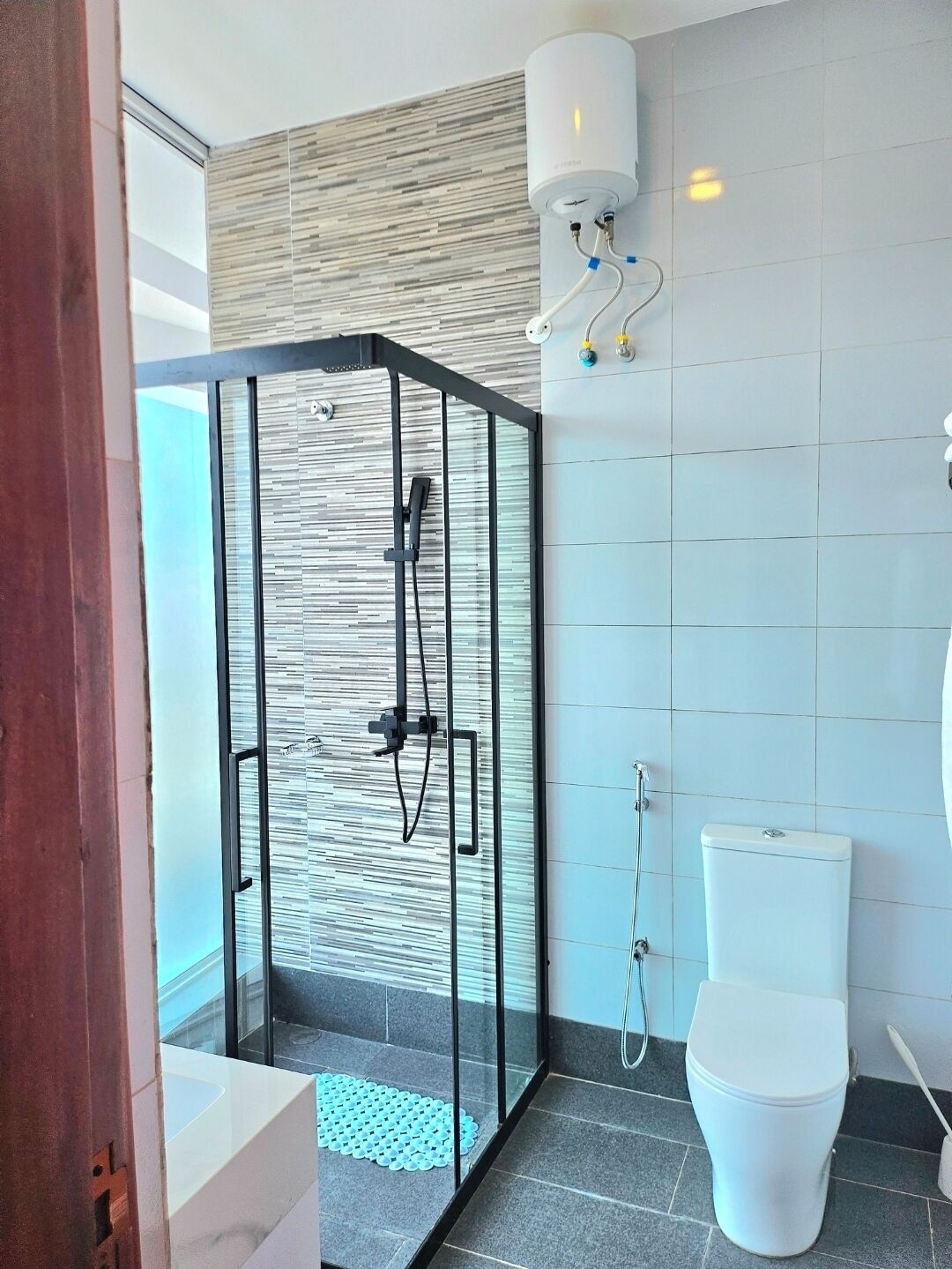 Chambre Double Luxe, vue ville | Salle de bain | Ensemble douche/baignoire, articles de toilette gratuits, sèche-cheveux