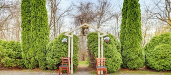 4 Mi to Mauch Chunk Lake: Spacious Apt w/ Bar!