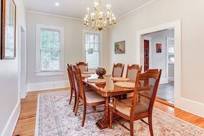 Dining - Thomasville Cottage: Walk to Historic Downtown! (Thomasville)