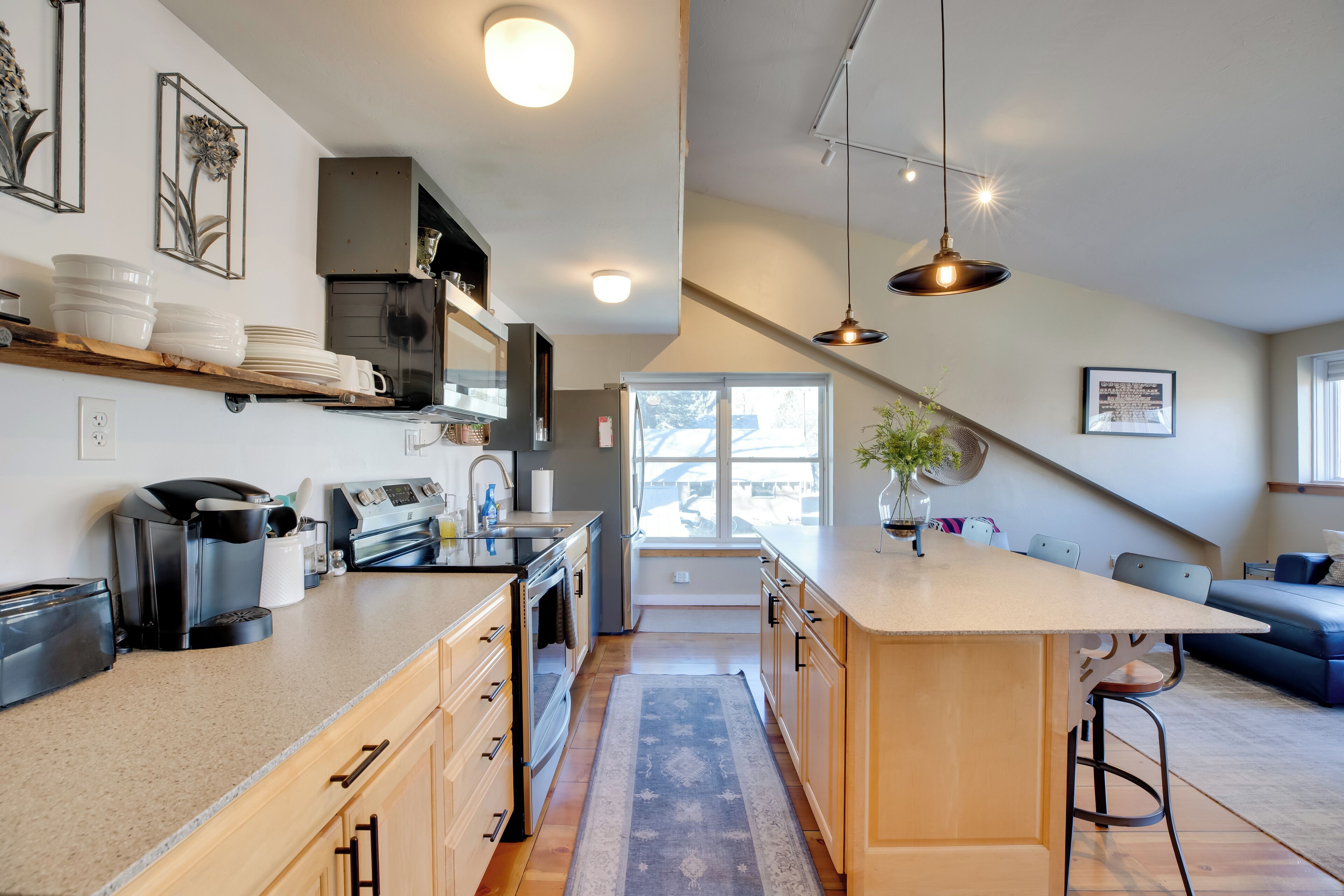 Fridge, microwave, stovetop, dishwasher