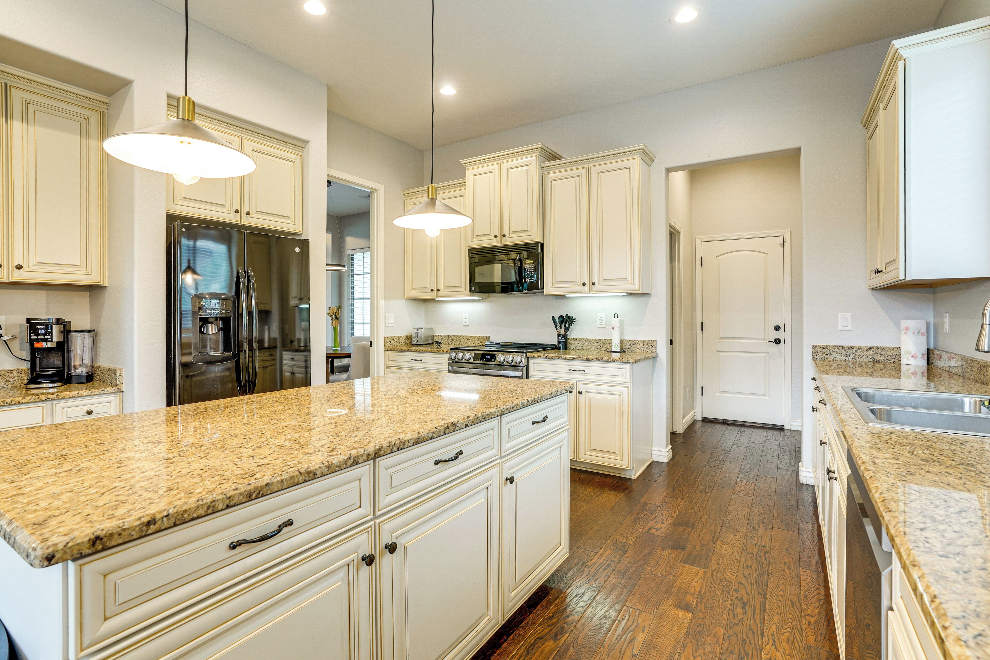 Fridge, microwave, stovetop, dishwasher