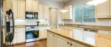 Refrigerador, microondas, parrilla de estufa y lavavajillas