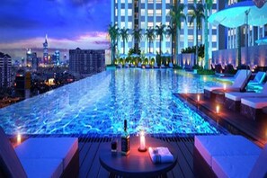 Outdoor pool - Kotrip Luxstay River Gate Residence (Khanh Hoi)