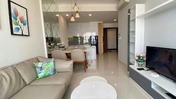 大冰箱、微波炉、烤箱、炉灶