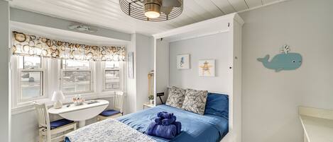 Desk, iron/ironing board, Internet, bed sheets