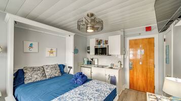 Desk, iron/ironing board, internet, bed sheets