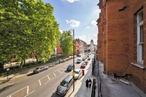 Unclassified image, 2 of 4, button - Hans Place Residences (London)