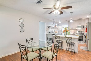 Dining - Houston Home Near TMC & NRG Stadium (Houston)
