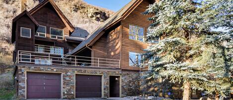 المنشأة من الخارج