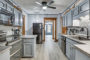 Refrigerador, microondas, placa de cocina, lavavajillas