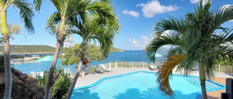 Lämmitetty uima-allas