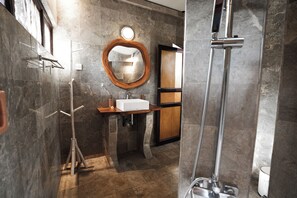 Deluxe Double or Twin Room, Balcony | Bathroom | Free toiletries, hair dryer, towels, soap - Om Wellness Resort (Ubud)